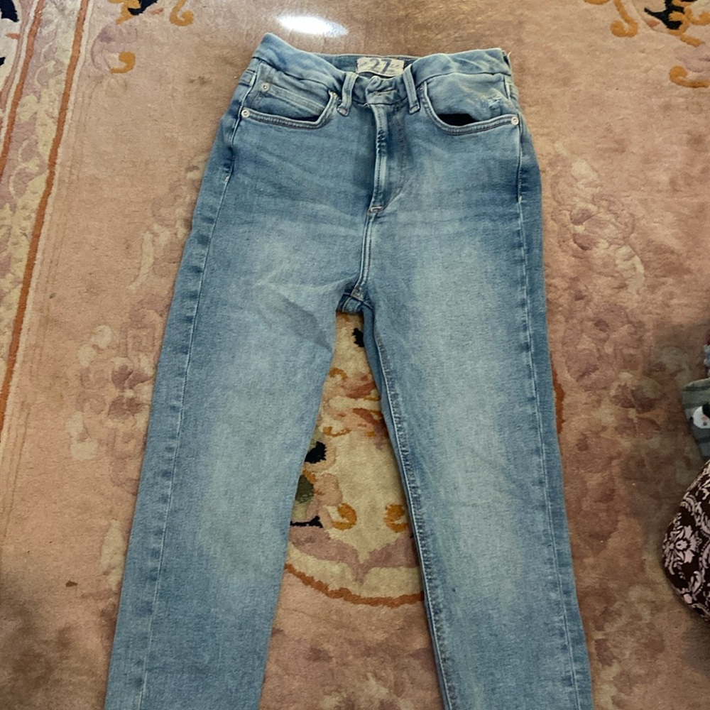 We the Free light wash skinny jeans size 27